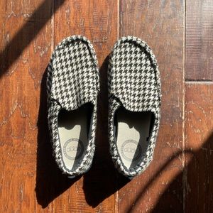 The Buckle Exclusive - Hey Dude’s Hounds Tooth Brown Black and White Size 6